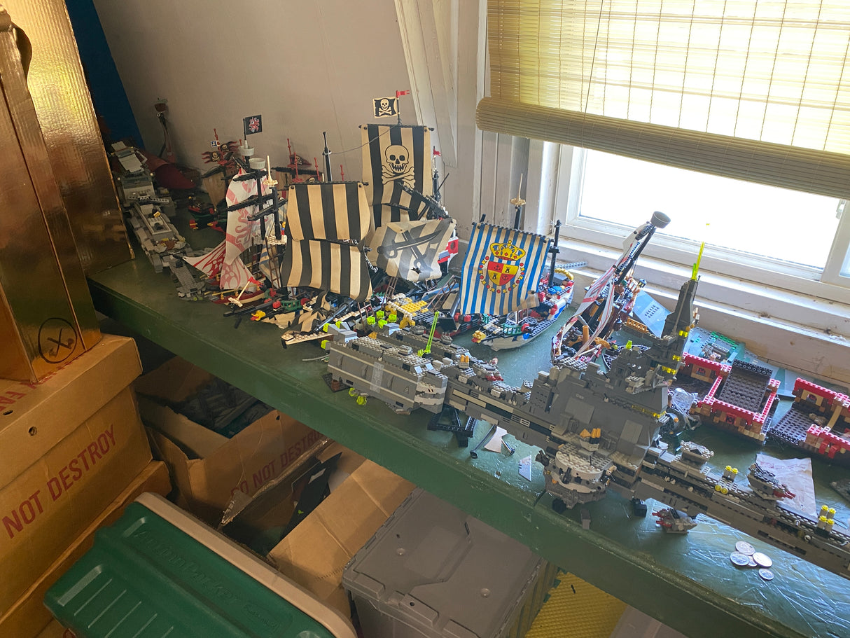 Mega Mega Mother Load of Lego sets , Bricks , prebuilt sets, Manuals, last 30 yr