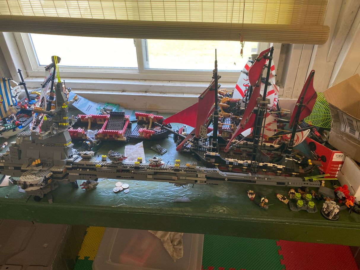 Mega Mega Mother Load of Lego sets , Bricks , prebuilt sets, Manuals, last 30 yr