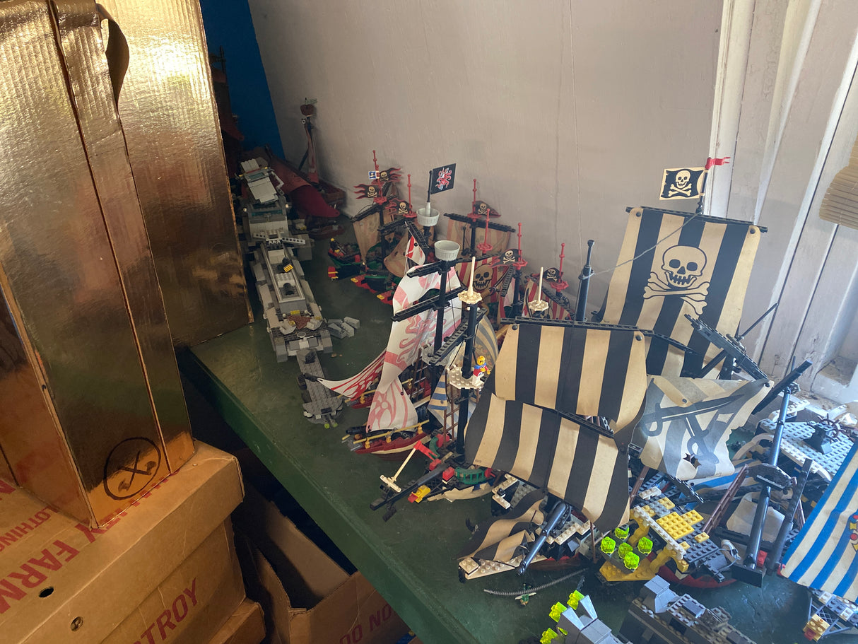 Mega Mega Mother Load of Lego sets , Bricks , prebuilt sets, Manuals, last 30 yr