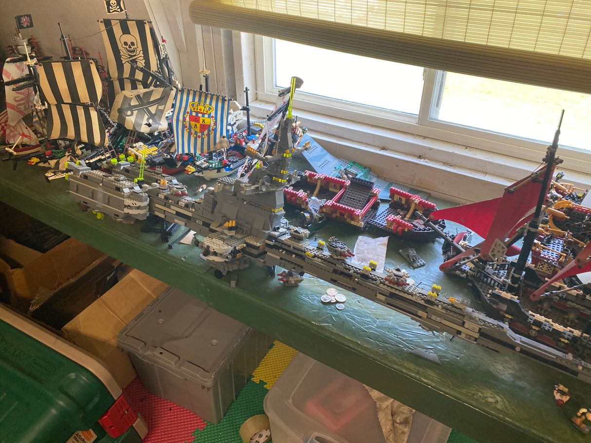 Mega Mega Mother Load of Lego sets , Bricks , prebuilt sets, Manuals, last 30 yr