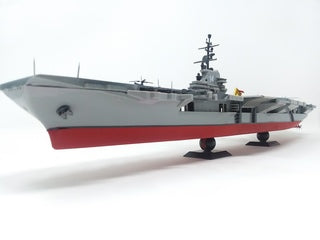 Model kit of USS Ticonderoga aircraft carrier, gray hull with red waterline for Atlantis Model Co ALM611