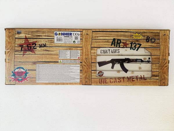 Wooden box set with AK-47 replica, marked 7.62mm and 137 for Gonher 137/6