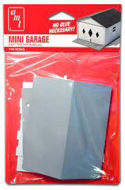 AMT MINI GARAGE SNAP 1:64 SCALE MODEL KIT | AMT1361 | Auto World
