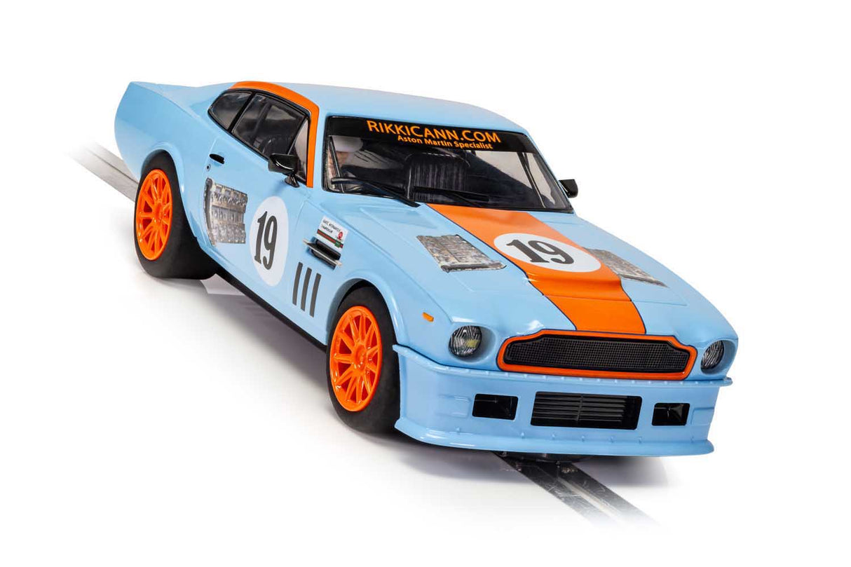 Aston Martin V8 - Gulf Edition - Rikki Cann Racing | C4209 | Scalextric