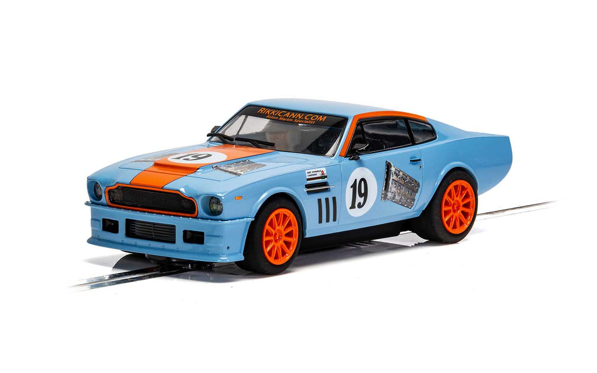 Aston Martin V8 - Gulf Edition - Rikki Cann Racing | C4209 | Scalextric