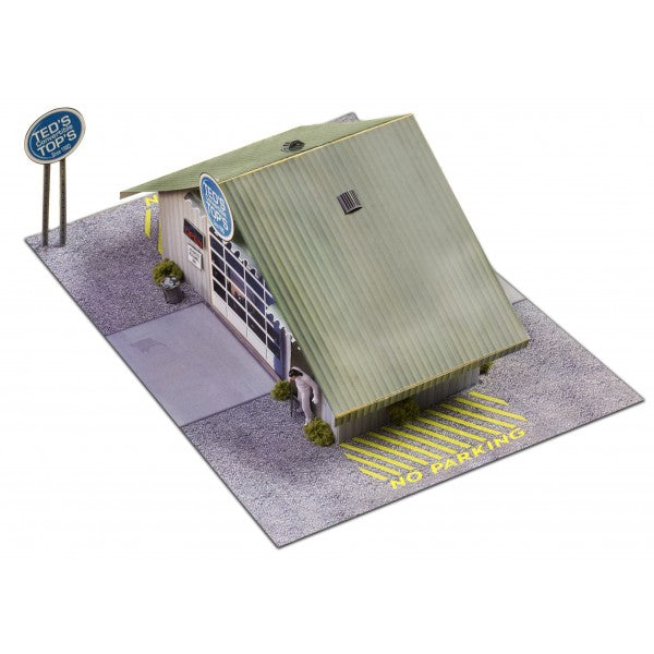 Model kit of a green commercial steel garage with a "No Parking" sign for Innovative Hobby Supply BK4810