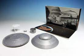 Sci-fi saucer model kit parts with backdrop for display for Atlantis Model ALM1005