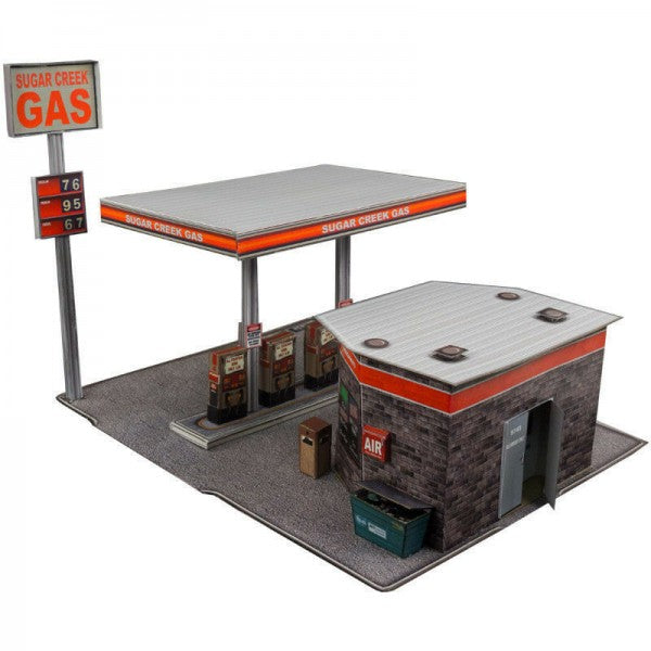 Model kit of a gas station with pumps and air station for Innovative Hobby Supply BK3208