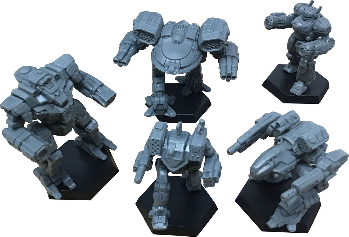 Sci-fi mech miniatures in various poses on black bases for BattleTech 35728