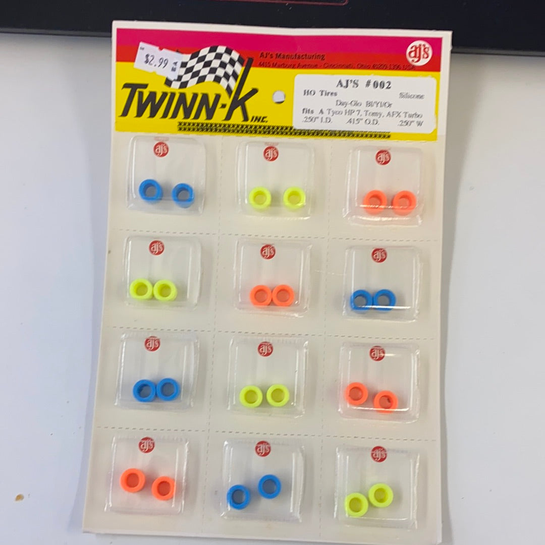 Assortment of small, colored silicone tires for model trains for AJ's 002