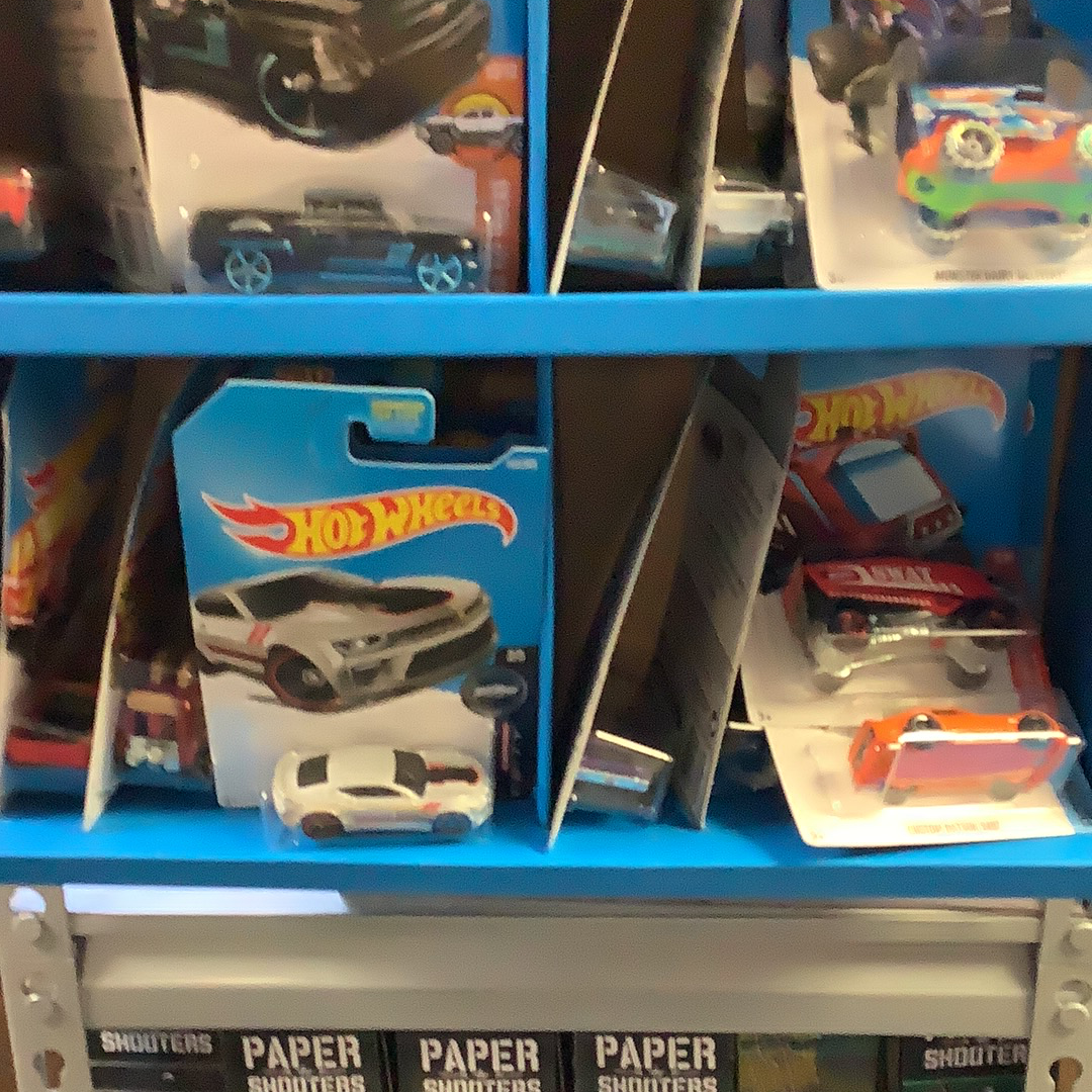 Assorted die-cast cars displayed on shelves for DVB83-D9B0H l2503lAssorted CARS
