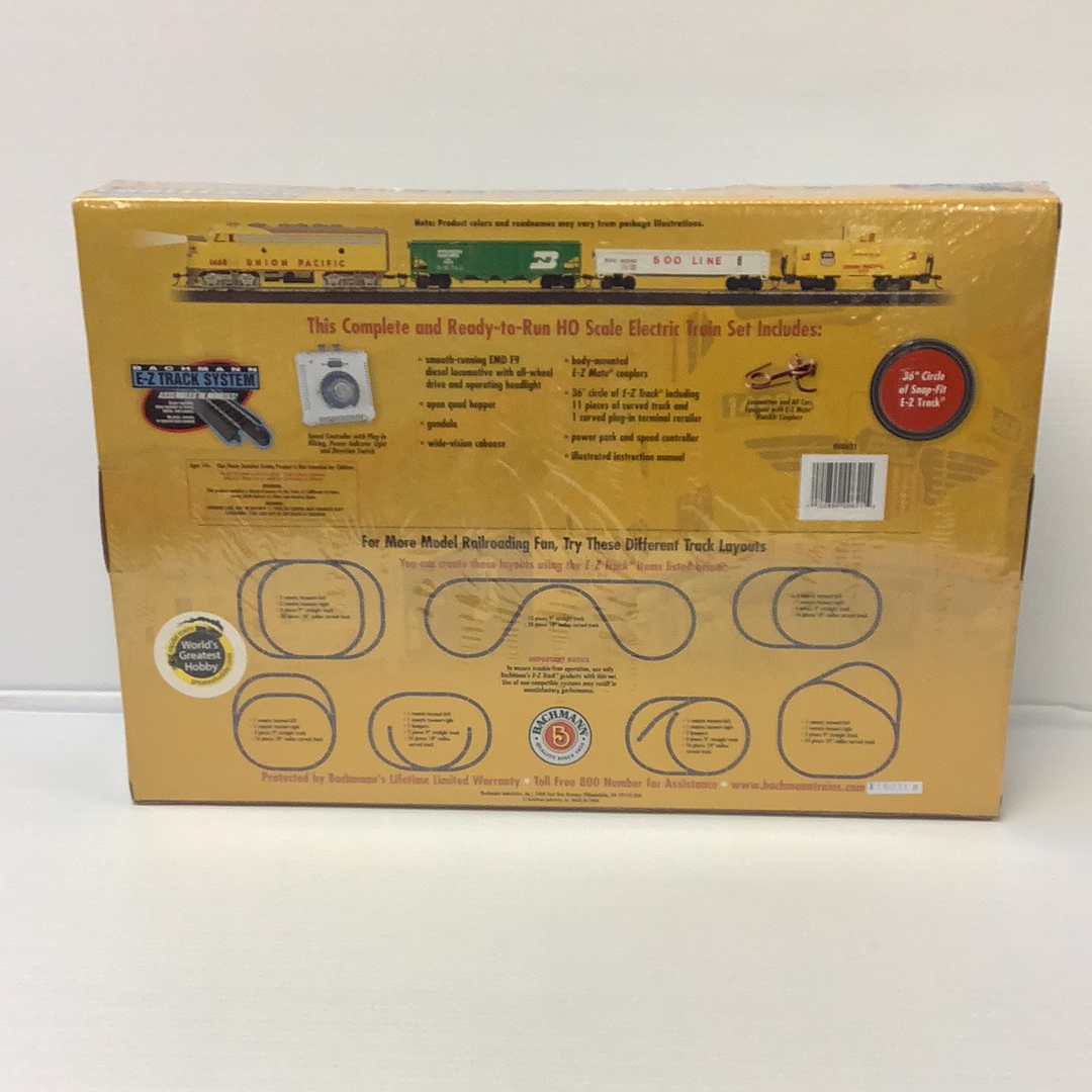 Train set box showing Challenger locomotive and track pieces for Bachmann 00621