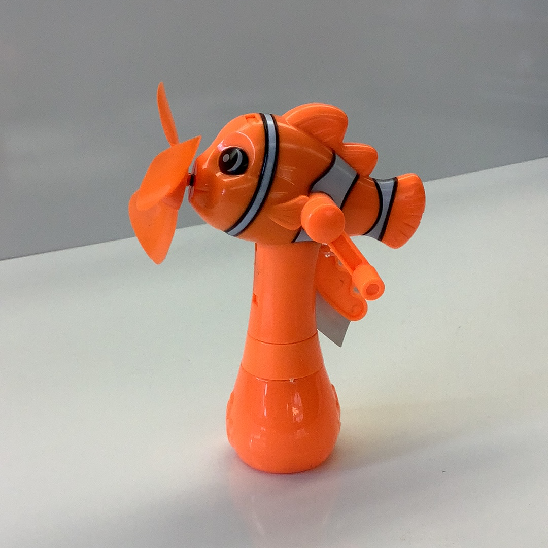 Orange clown fish mist hand fan, ready for summer fun for IMEX-Toys 86364TY