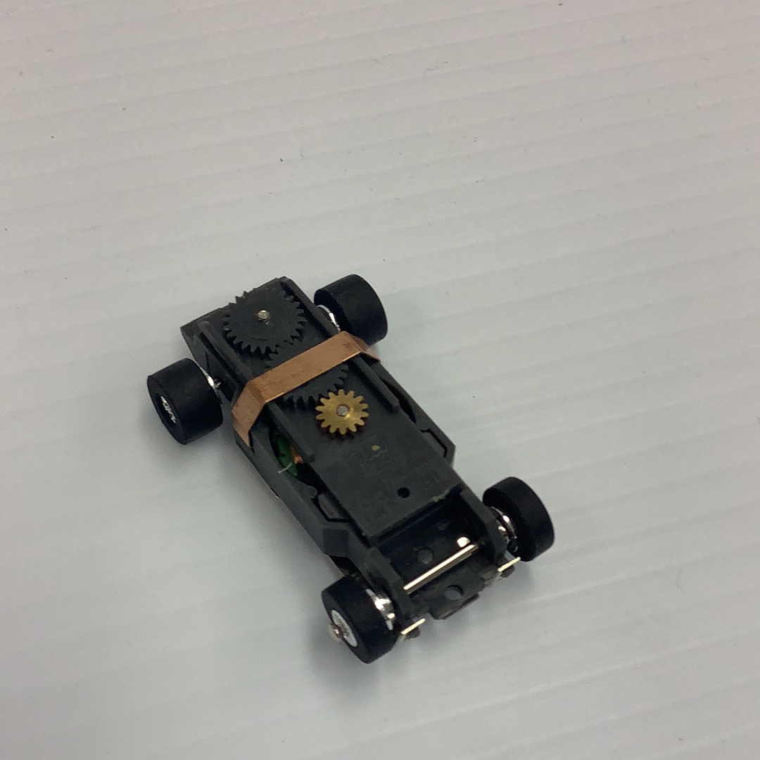 Slot car chassis with visible gears and wheels, viewed from above for Auto World PSCTJ-029