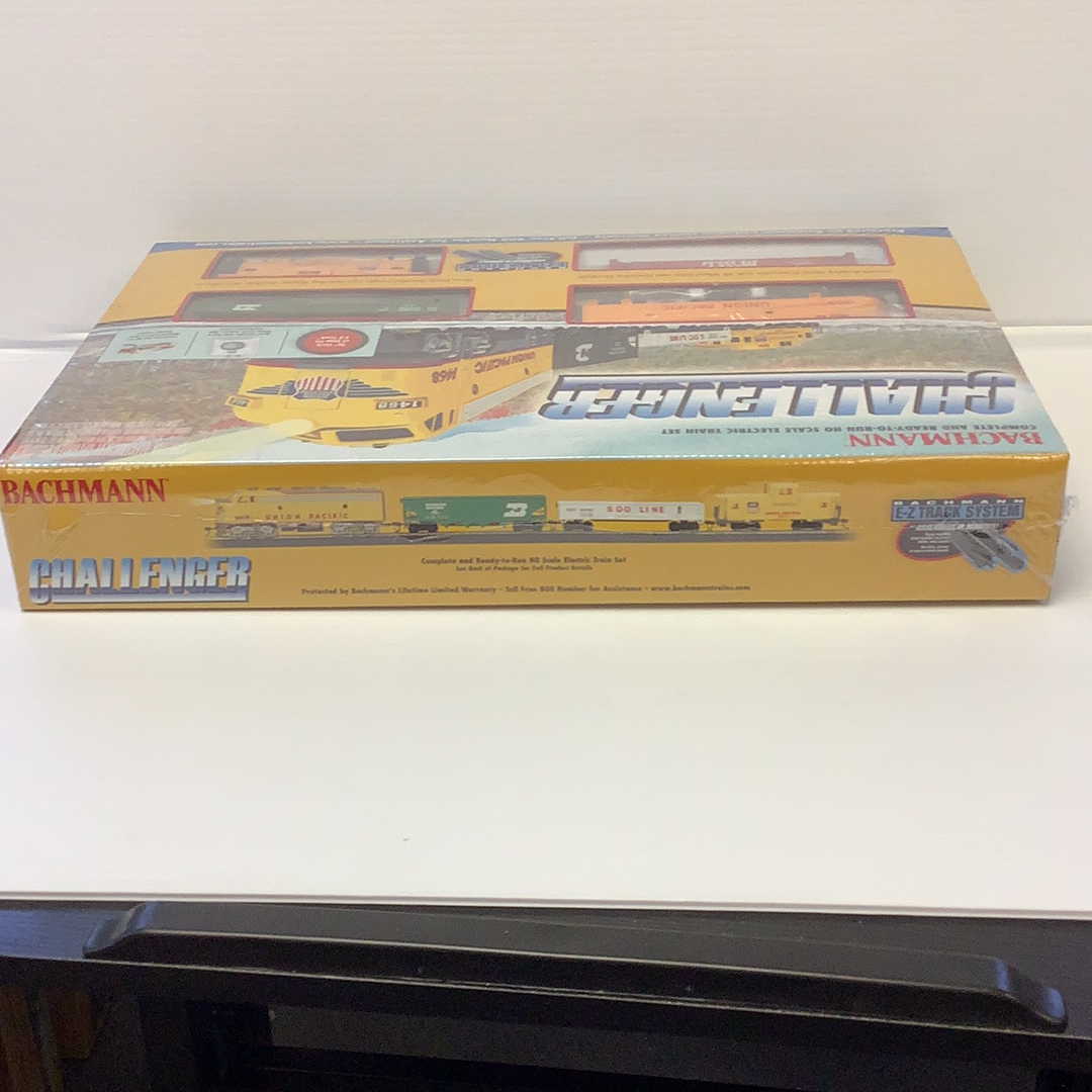 Train set box featuring a yellow and black locomotive and track pieces for Bachmann 00621