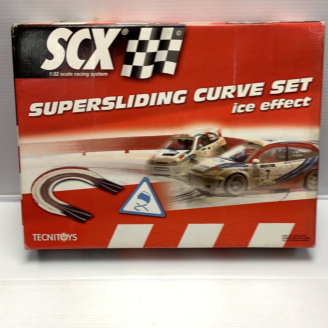Racing track box showing cars on a super sliding curve set with ice effect for SCX 88120
