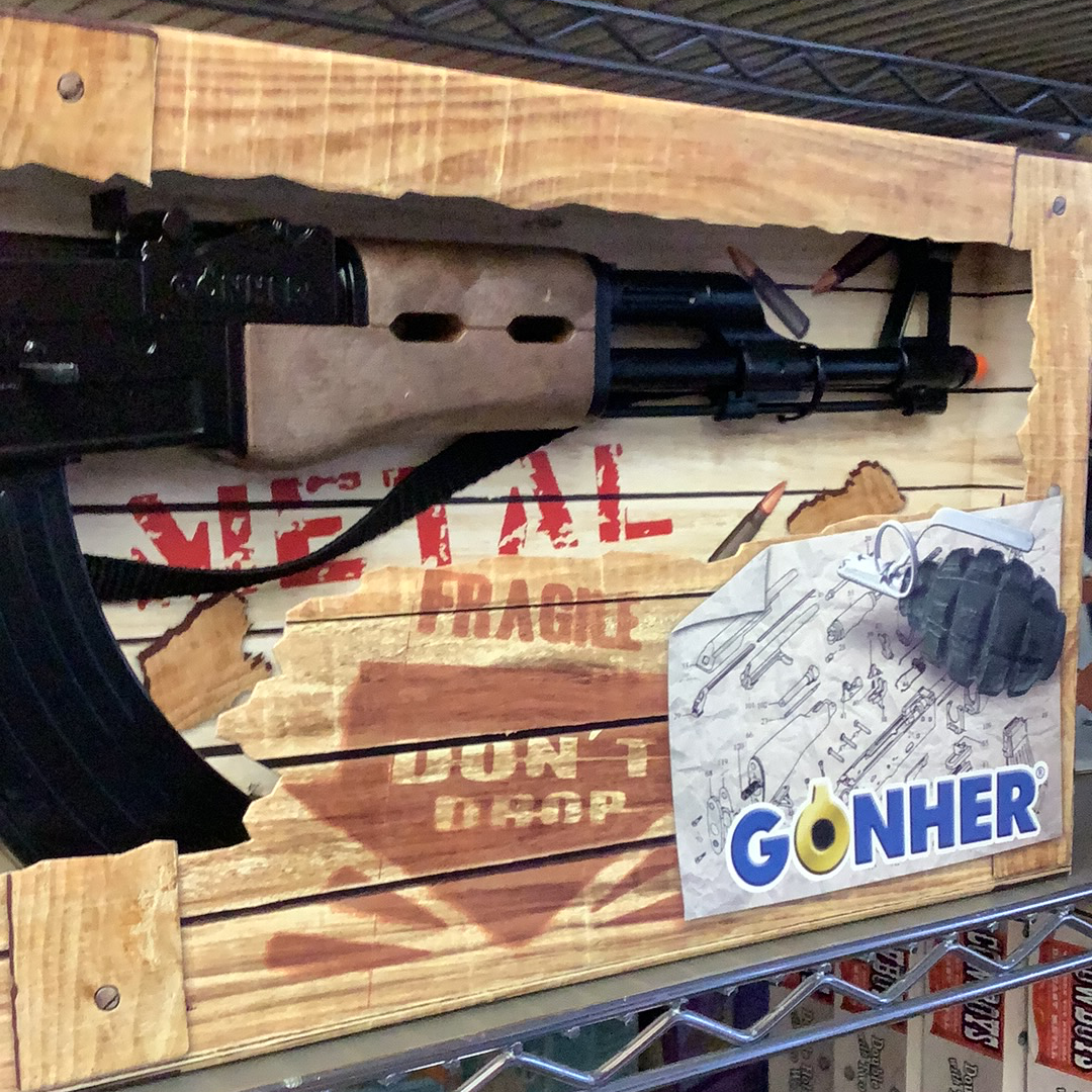 Assault rifle displayed in a wooden crate with "FRAGILE" warning for Gonher 137/6