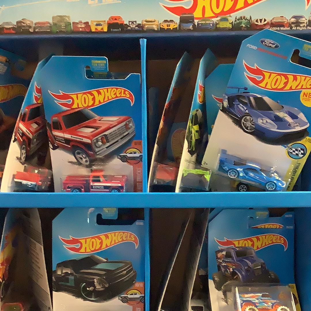 Assorted die-cast cars displayed in blister packaging for DVB83-D9B0H l2503lAssorted CARS