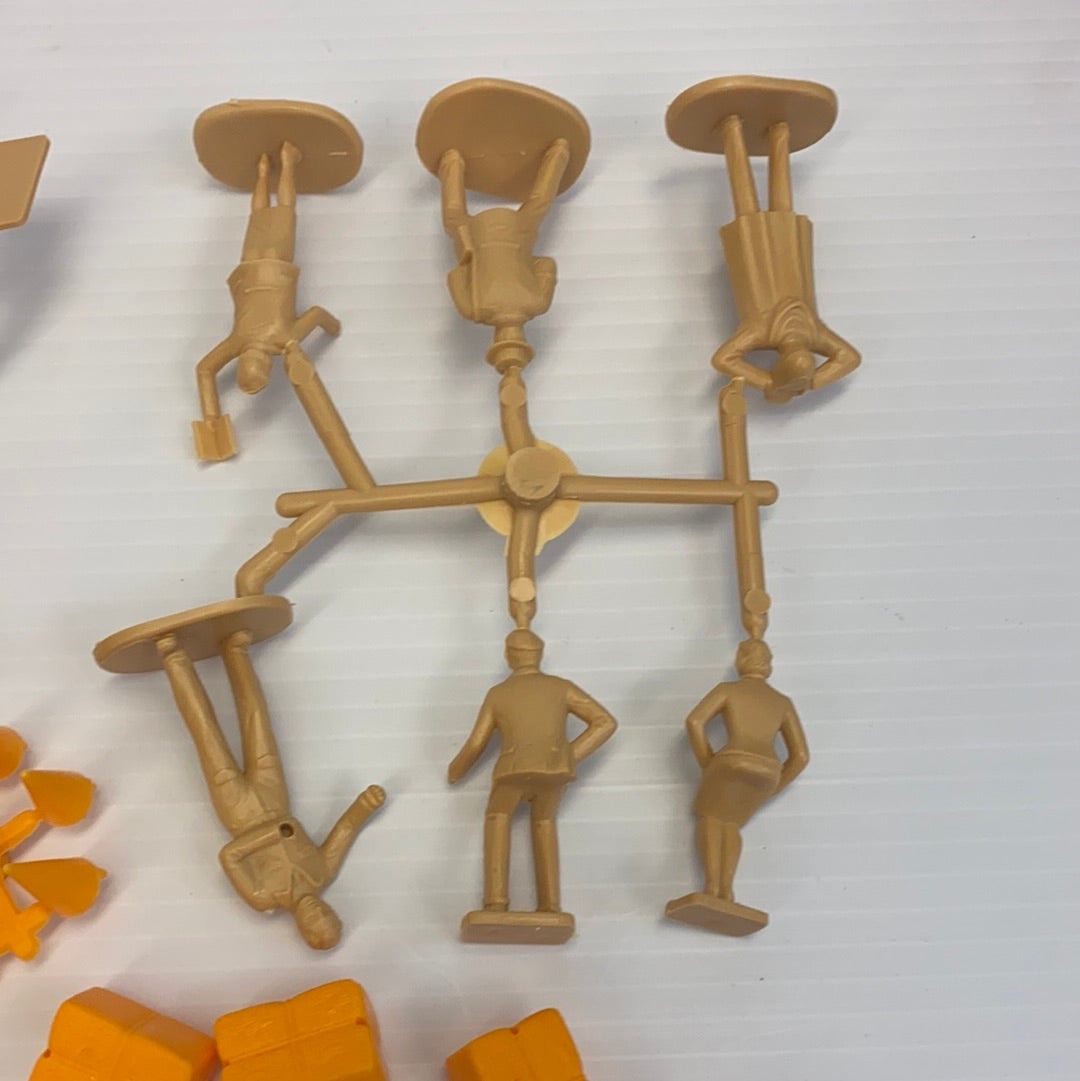 Unpainted 1/32 scale spectator figures and track accessories for model railway for HORNBY CC706, track package view