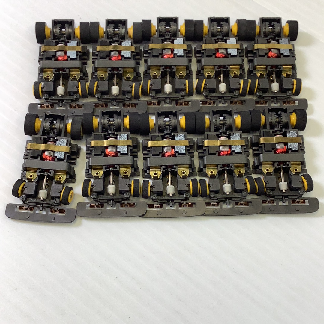 Assortment of black and yellow train chassis for model railroading for Tyco TCR TCR1501