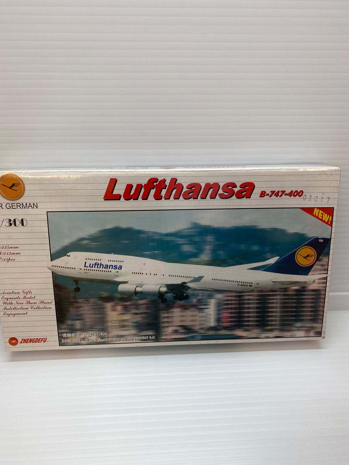 Lufthansa B-747-400 model kit box art for Zhengdefu