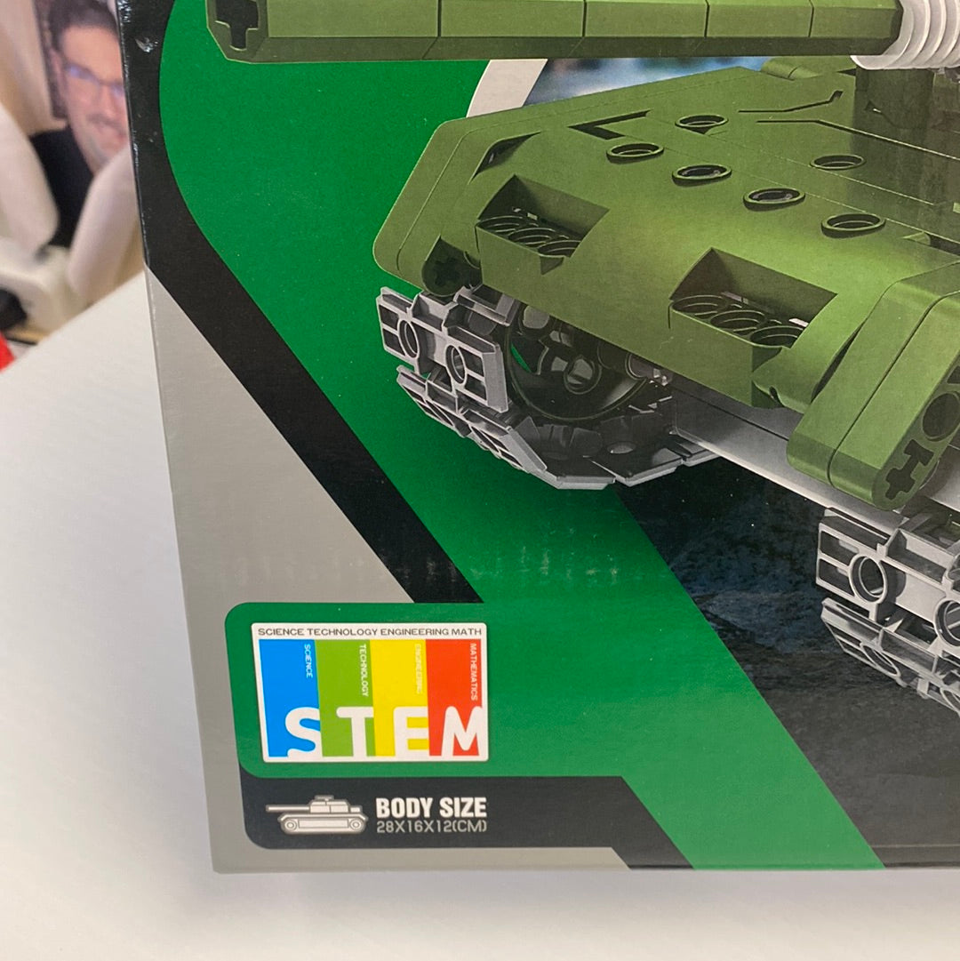 Green toy tank box showing STEM focus and body size dimensions for Qihui QIH08011
