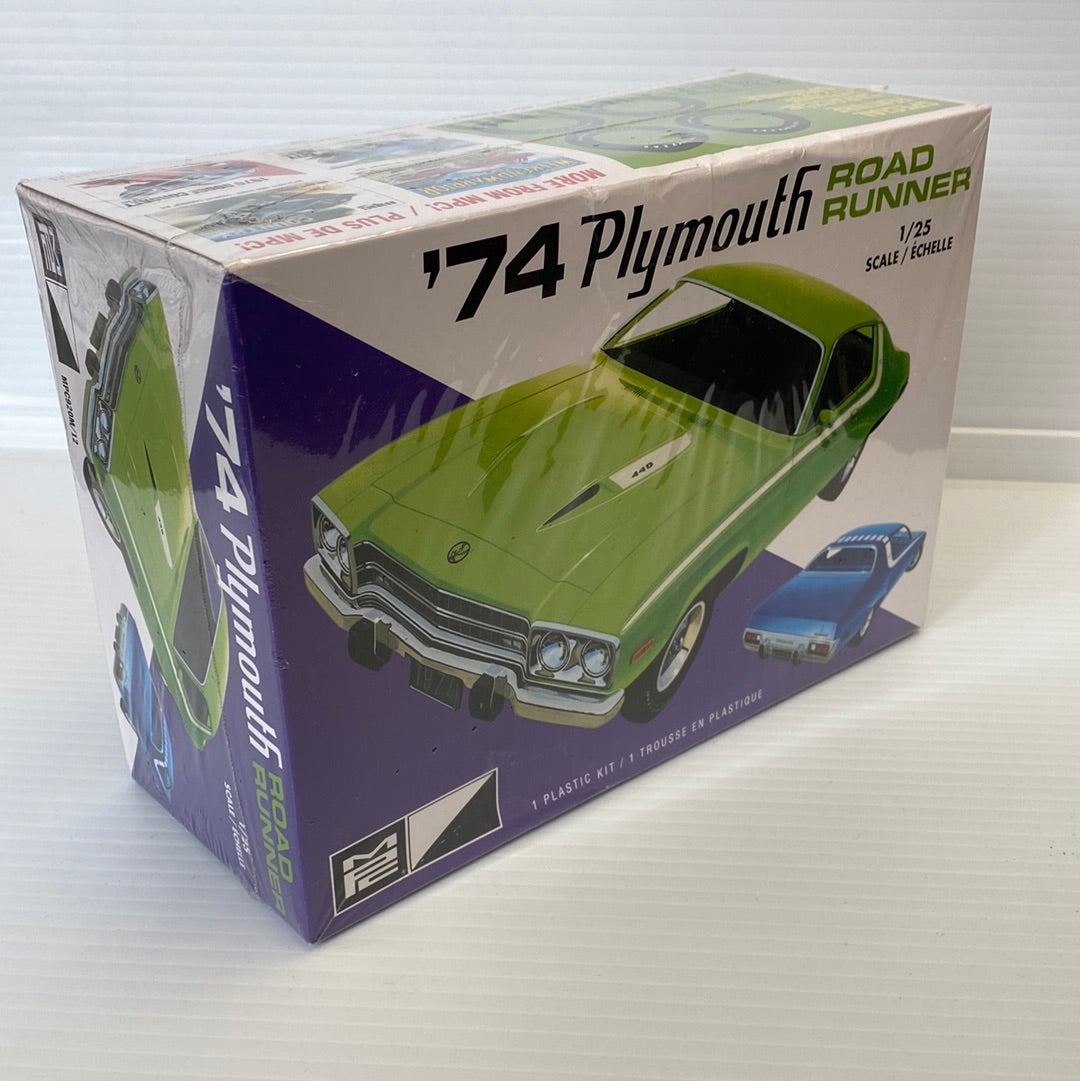 Model kit box art for a 1974 Plymouth Road Runner car for AMT Model MPC920