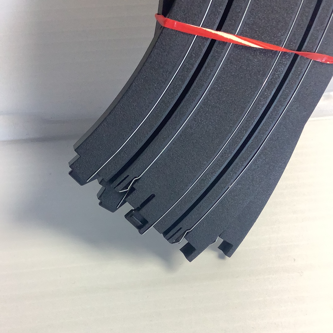 Two packs of 9-inch radius 1/4 curve track pieces for Auto World H0047