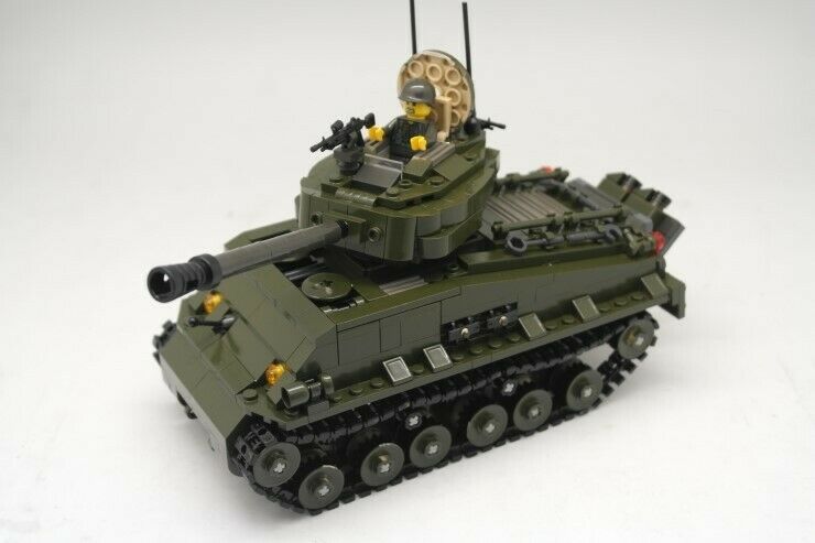 Model M4 Sherman tank with crew figures, Korean War edition for Oxford OXF3527, front view