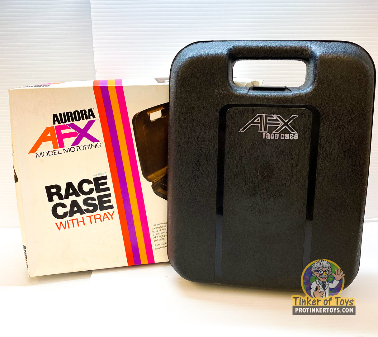Black carrying case next to its open box packaging for Aurora AFX 1489