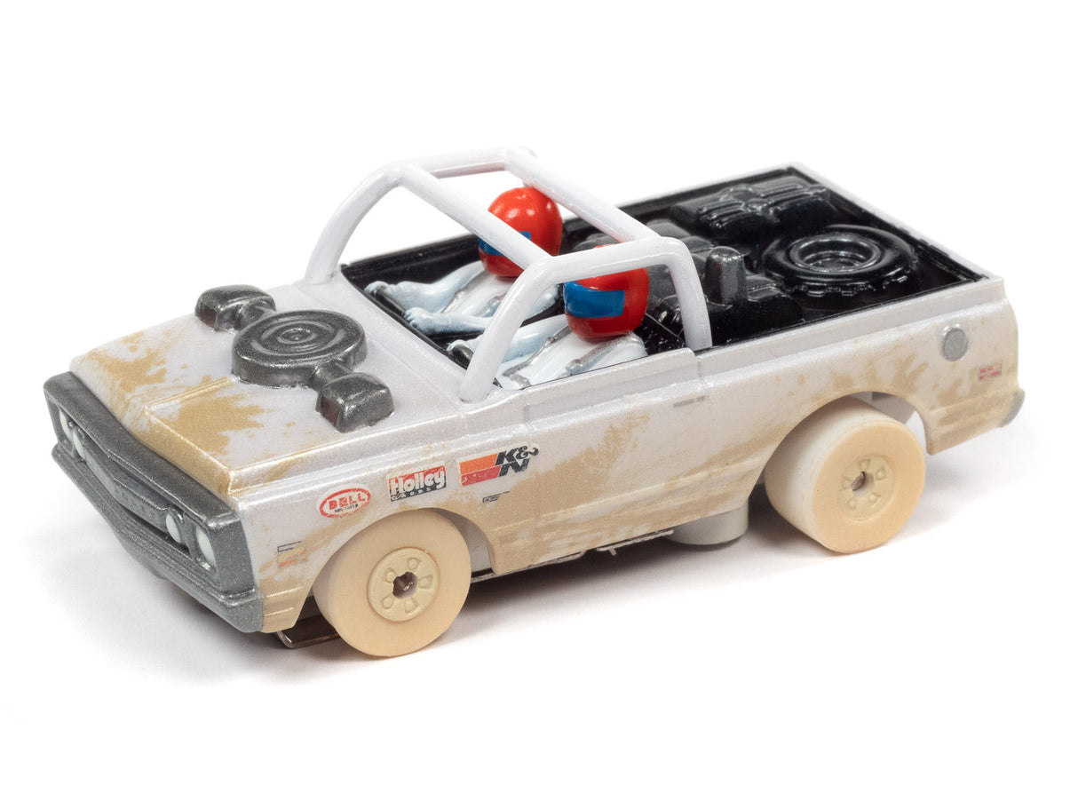 Off-road toy car with white body and black roof, ready for action for Auto World SC375