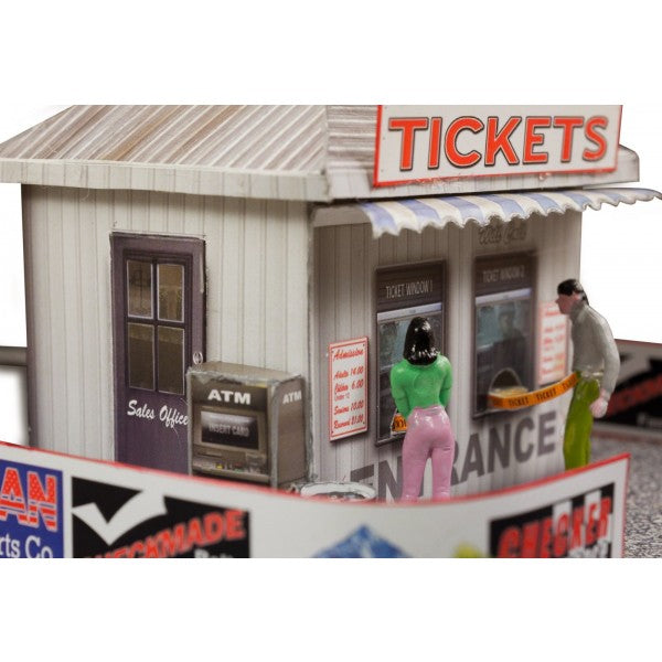 Model kit of a ticket booth with figures, simulating an entrance gate for Innovative Hobby Supply BK4806