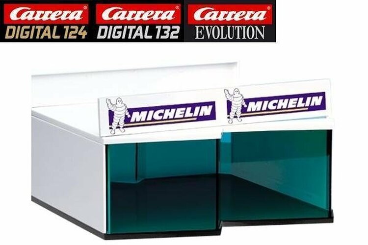 Two modern, rectangular display units with "MICHELIN" branding for Carrera 20021105