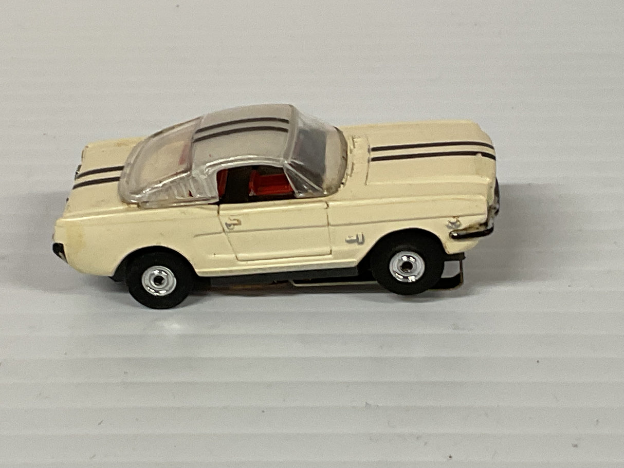 Aurora AFX -Thunder-jet 62 1/2 Mustang Fastback 2+2  White/Black/Red/Black/ | 1373 | Aurora - AFX- Model Motoring
