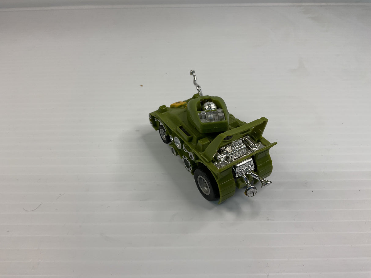 Aurora AFX non-magnatraction Peace Tank Olive Drab/Yellow | 1782 | Aurora - AFX