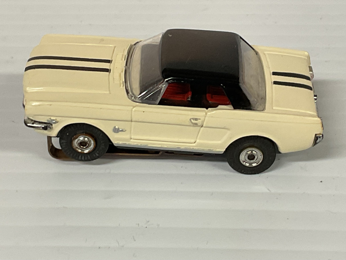 Aurora AFX -Thunder-jet 62 1/2 Mustang HardTop White/Black/Red/Black/Black  | 1372 | Aurora - AFX- Model Motoring