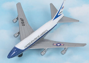 Model Air Force One jet with "UNITED STATES OF AMERICA" text on the fuselage for HotWings 15107