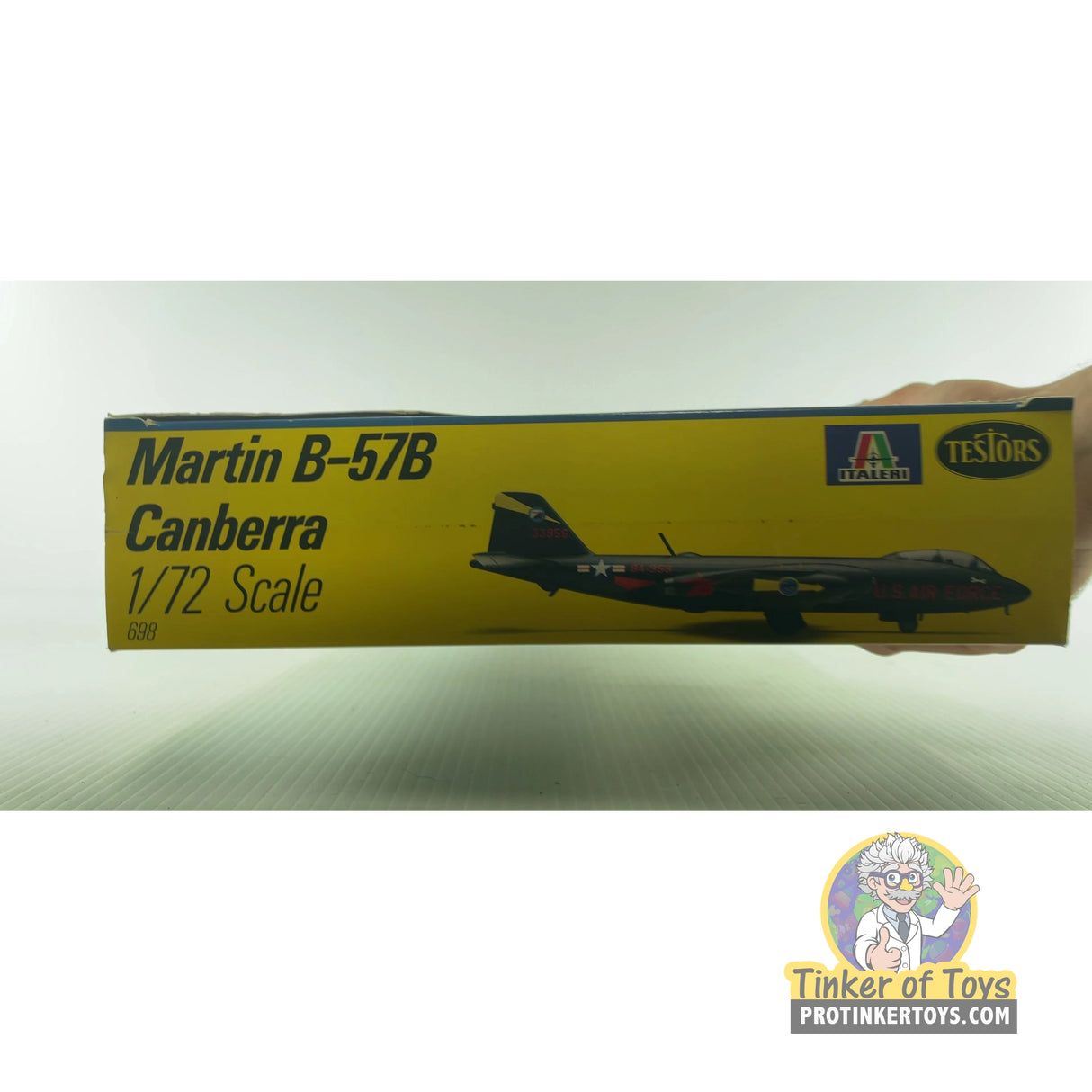 Martin B-57B Canberra 1:72 | 698 | Italeri