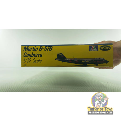 Martin B-57B Canberra 1:72 | 698 | Italeri