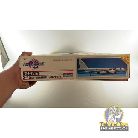 B-52 with X-15 Experimental Aircraft 1:72 | PENDING-1692001-07091038-C085 | Monogram