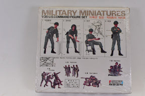 Military miniature figure set showing four figures and assembly diagrams for First Model Co M105