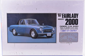 1/32スケールで再現された1967年型フェアレディ2000の模型キット。 for Arii 41001