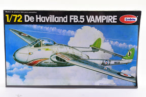 Scale model kit box art: De Havilland FB.5 Vampire aircraft in flight for Lodela 9283