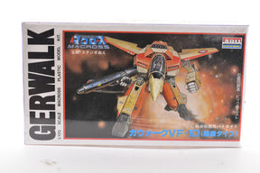 Model kit box art featuring the Gerwalk VF-1D Macross mecha for Arii