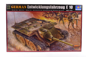 Model kit box art: German Entwicklungsfahrzeug E 10 tank model for Trumpeter Model Kits 00385