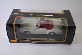 Maisto 1:18 scale model of a Mercedes Benz 190 SL in a display box for 46629