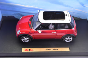 Red Mini Cooper diecast car with white roof, 1:18 scale model for Maisto 46629