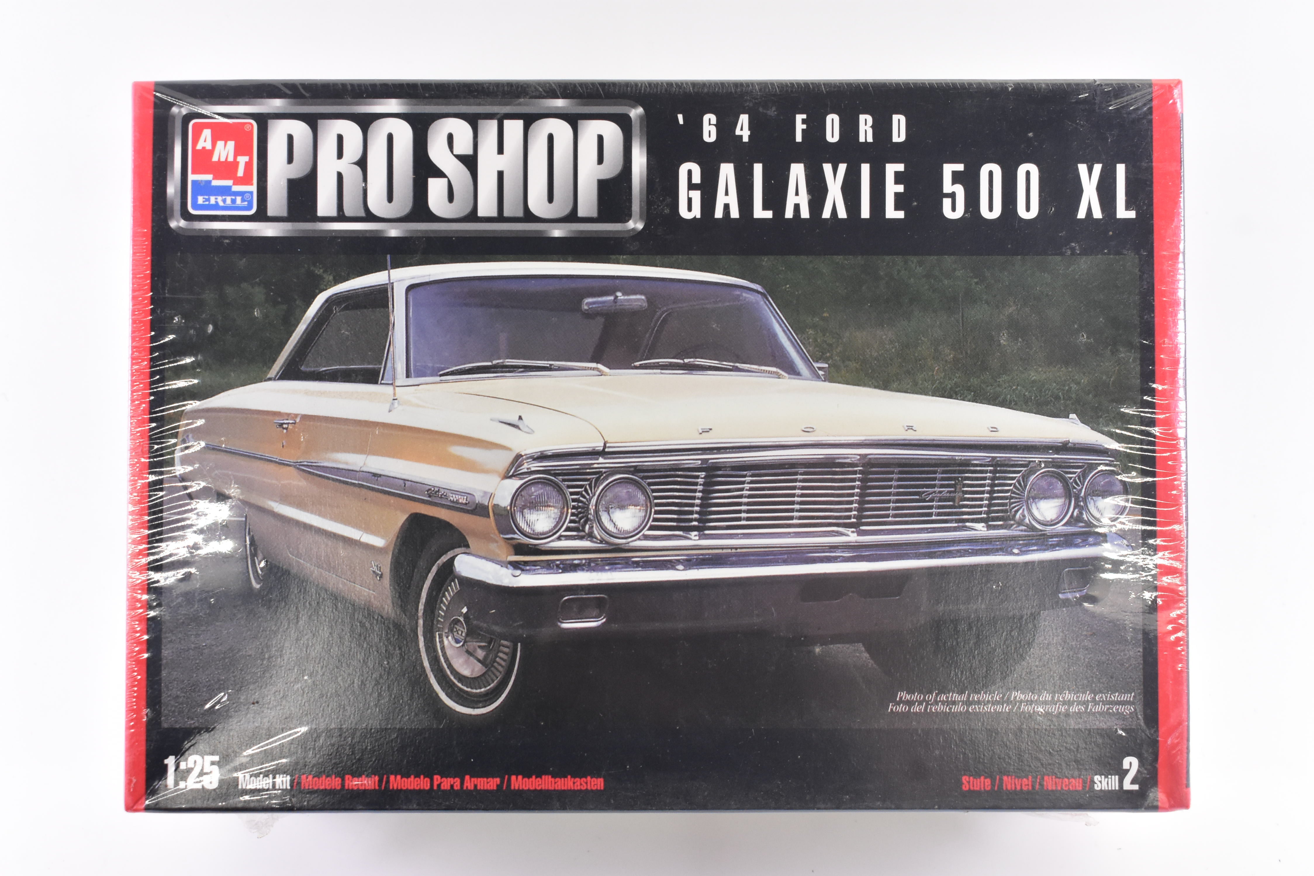 Vintage | PRO SHOP 1964 Ford Galaxie 500 XL 1:25 Scale Vintage | PRO SHOP 1964 Ford Galaxie 500 XL 1:25 Scale