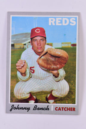 Johnny Bench in a Cincinnati Reds uniform, crouching with a baseball glove for TAH Collection Topps 660