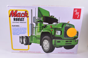Mack R685ST 1/25 scale truck model kit box art for AMT Model Kits AMT1039